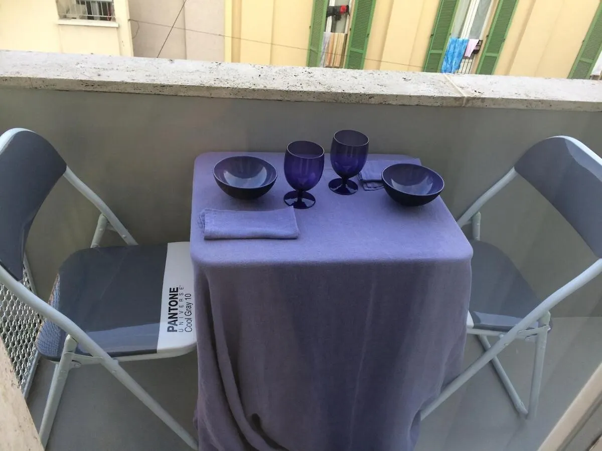 Cozy Apartment In Paolo Sarpi With Balcony Milan