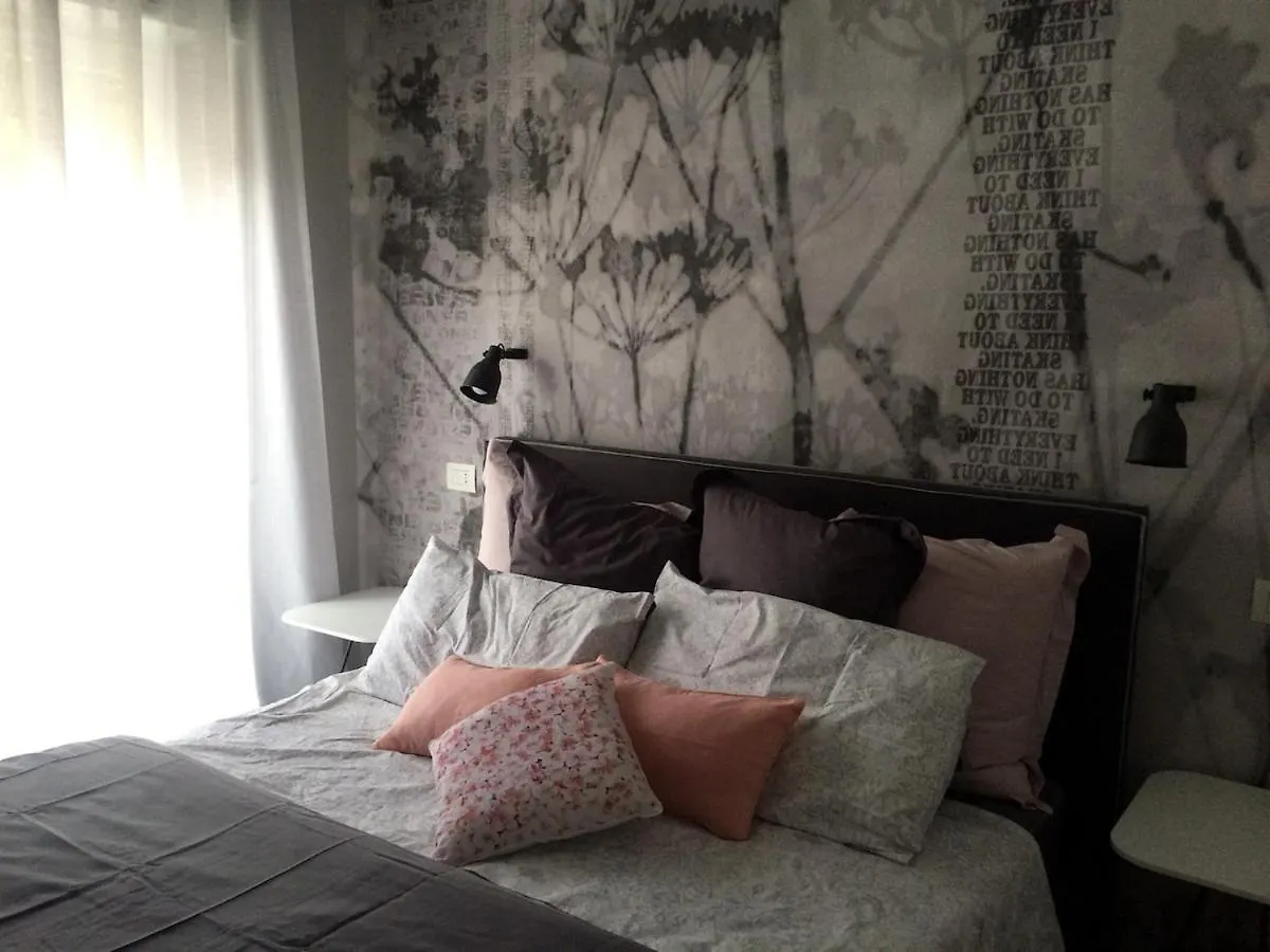 Cozy Apartment In Paolo Sarpi With Balcony Milan