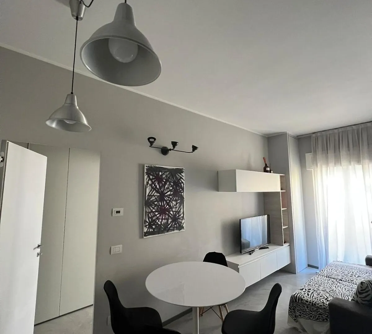 Cozy Apartment In Paolo Sarpi With Balcony Milán